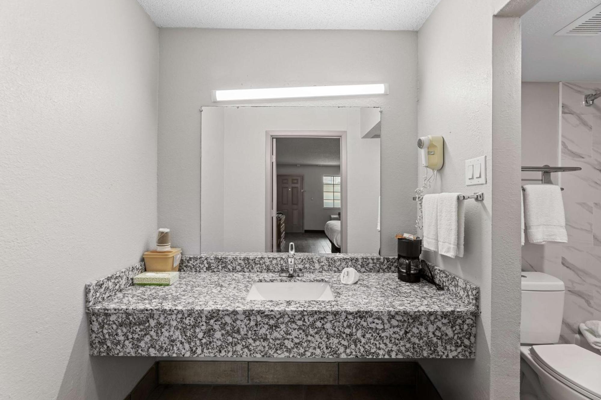 Americas Best Value Inn Fort Worth/Hurst Richland Hills Exterior foto